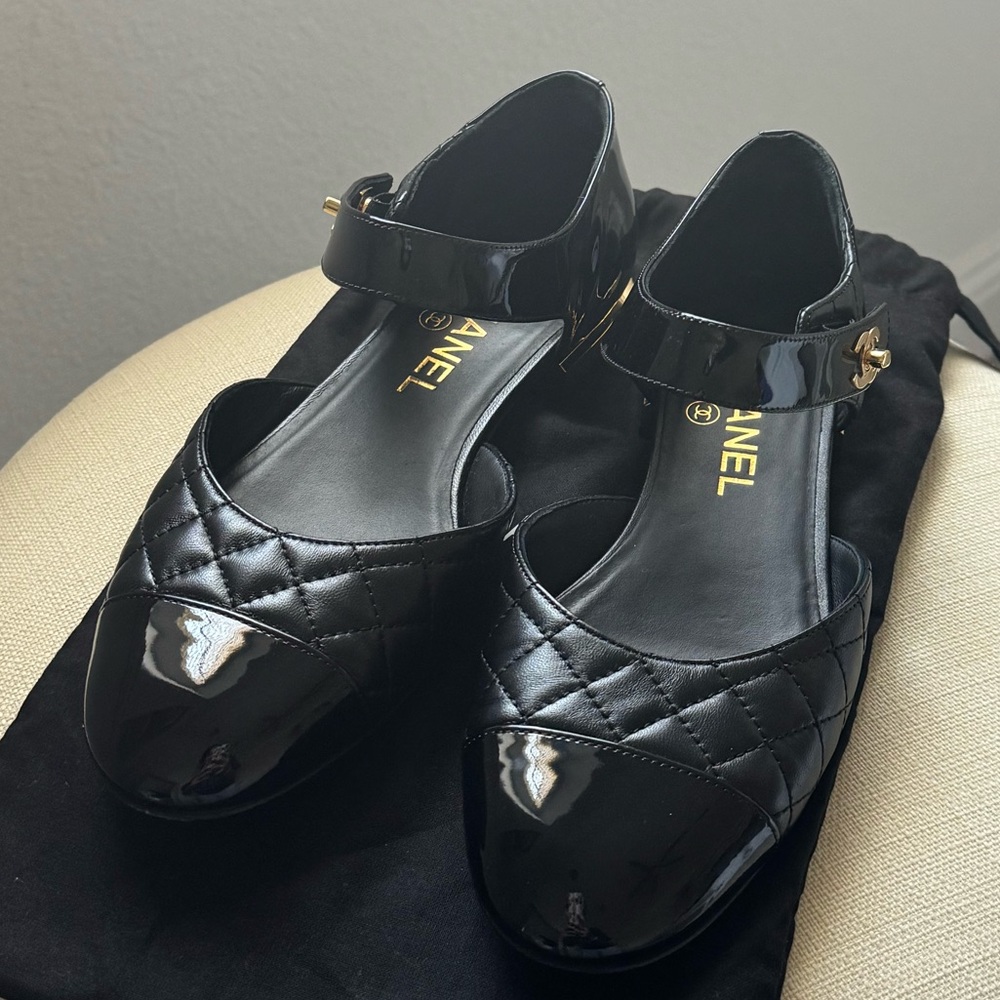 CHANEL Black Patent Leather Quilted Flats